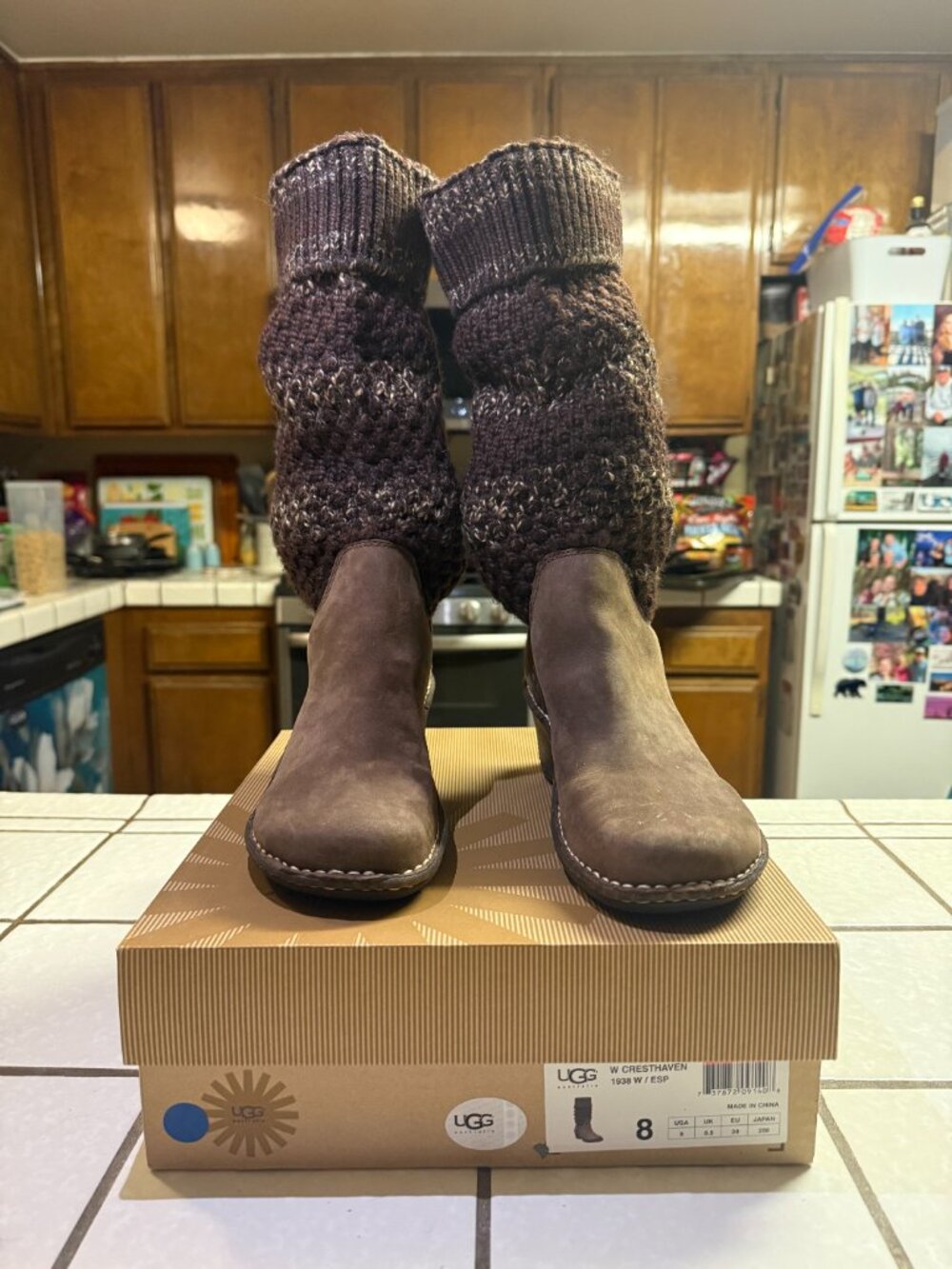 UGG's W Cresthaven Heeled Boots Sz. 8 - Picture 3 of 9